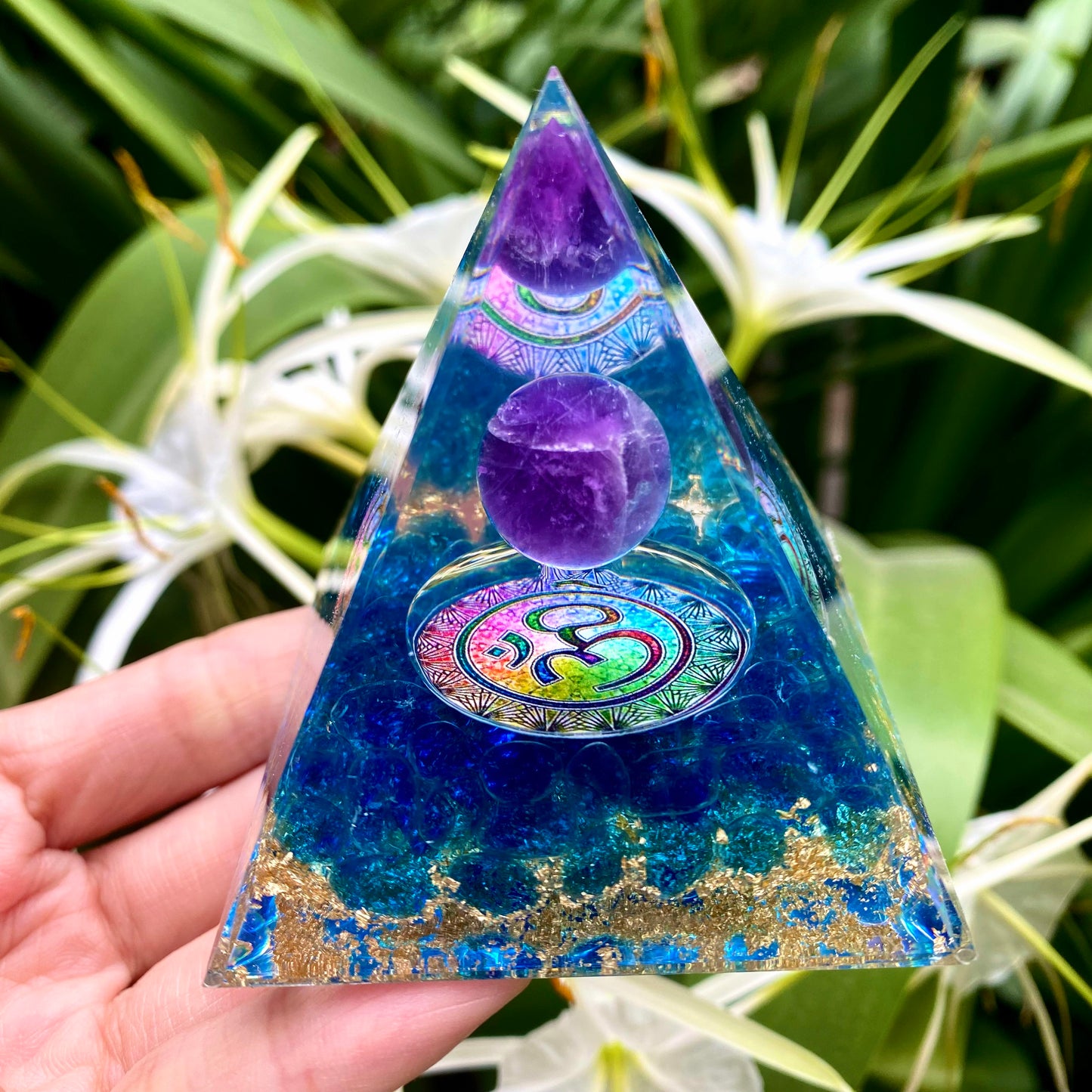 Energy Boost! Pyramid Ornament Crafted By Combining Resin With Crystal Chips. It's a beautiful ornament that's great for both personal collection and gifting.