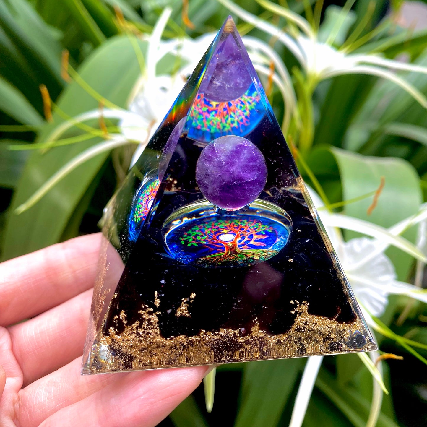 Energy Boost! Pyramid Ornament Crafted By Combining Resin With Crystal Chips. It's a beautiful ornament that's great for both personal collection and gifting.