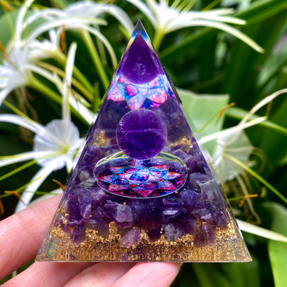 Energy Boost! Pyramid Ornament Crafted By Combining Resin With Crystal Chips. It's a beautiful ornament that's great for both personal collection and gifting.