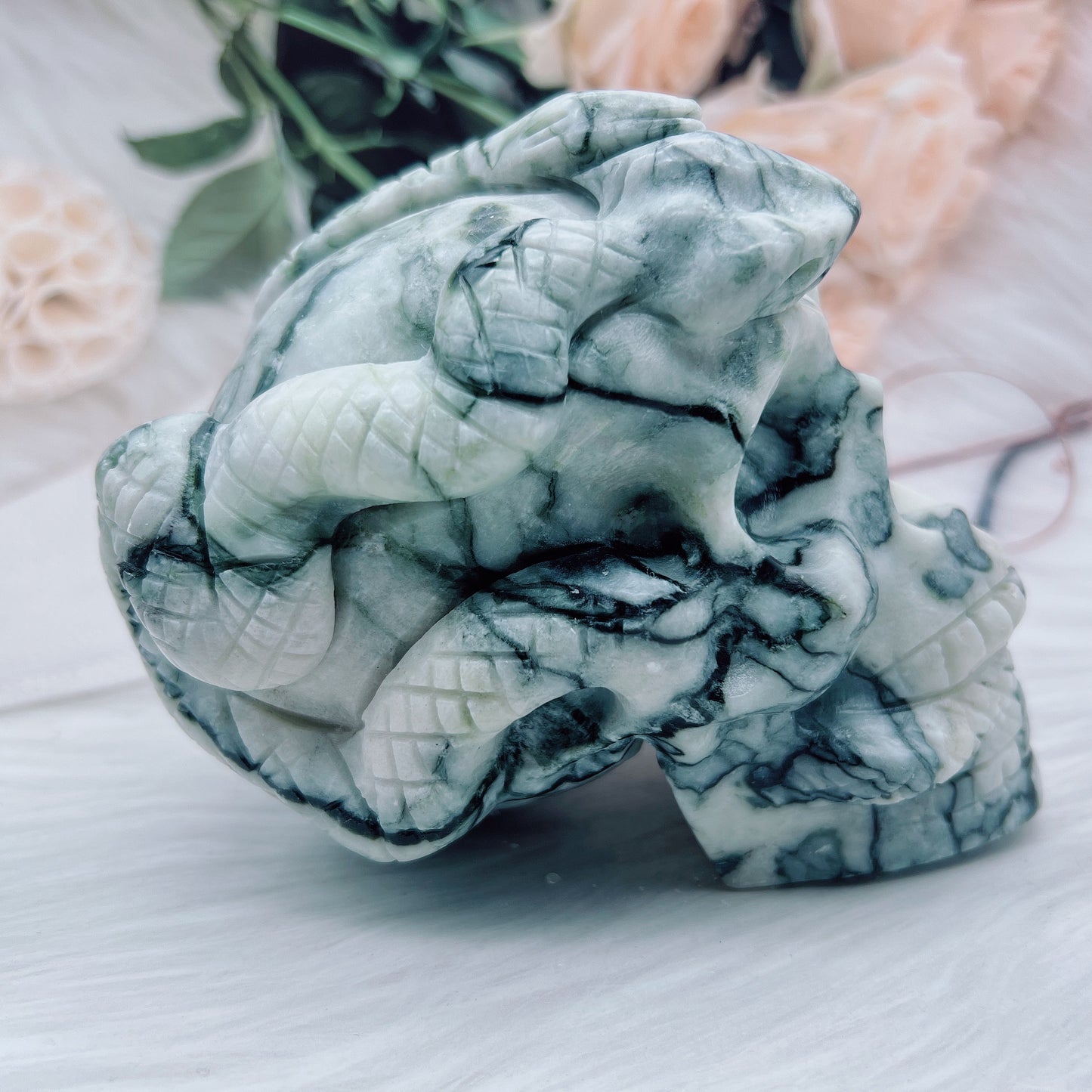 【defective items】Natural  black Lan Tian jade stone skull carving snake with skull medusa skull carving Home Ornament